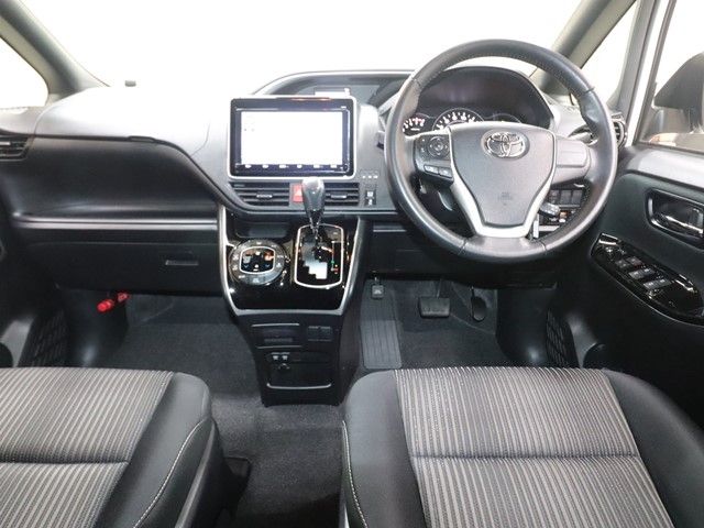 TOYOTA VOXY 2020 Image 31