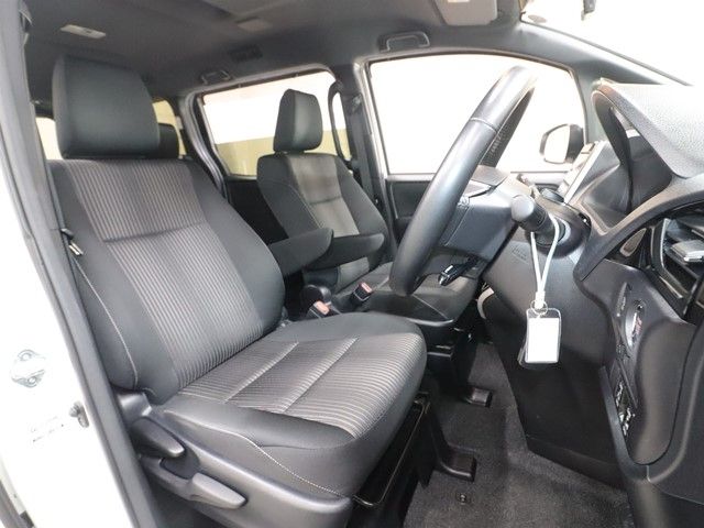 TOYOTA VOXY 2020 Image 31