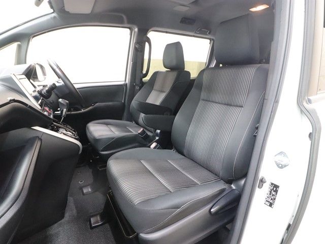 TOYOTA VOXY 2020 Image 31