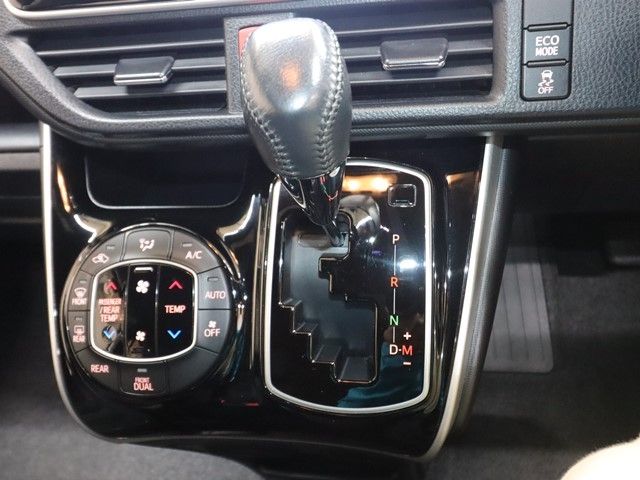 TOYOTA VOXY 2020 Image 31