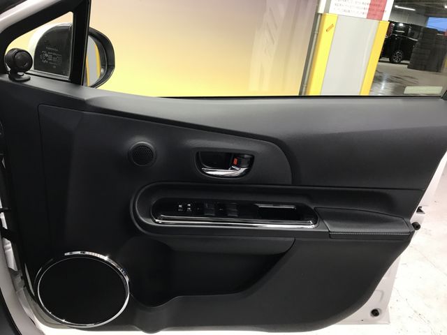 TOYOTA AQUA 2015 Image 31