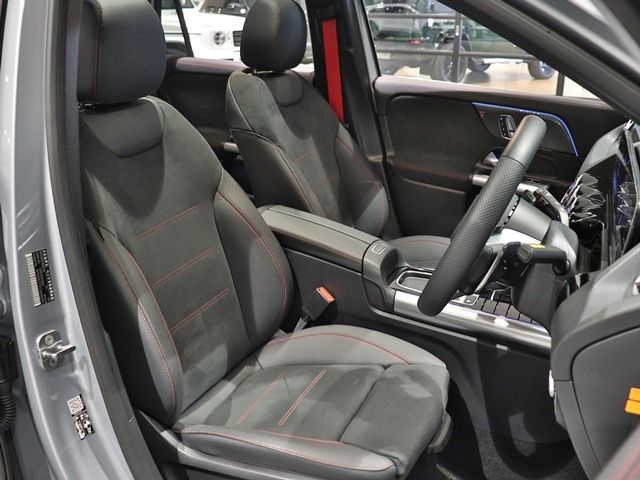 MERCEDES BENZ MERCEDES AMG GLA CLA 2025 Image 31