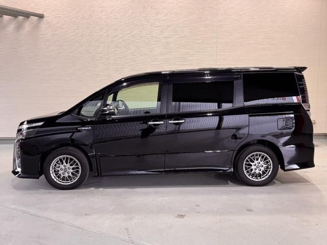 TOYOTA VOXY HYBRID 2018 Image 31