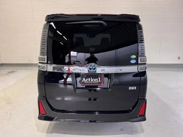 TOYOTA VOXY HYBRID 2018 Image 31