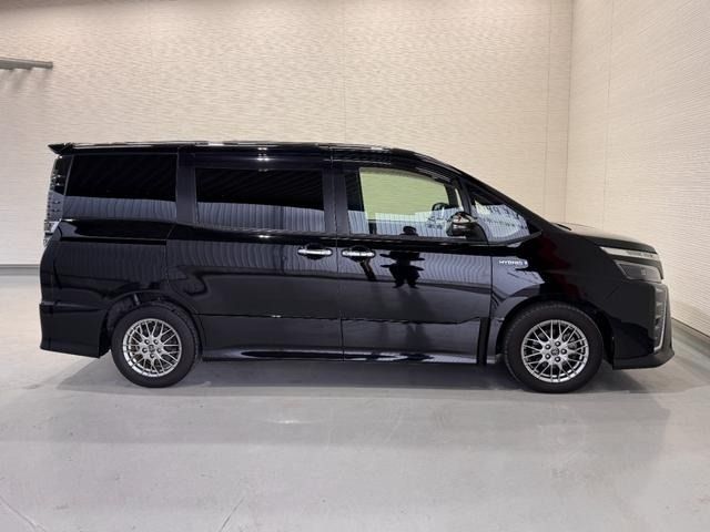 TOYOTA VOXY HYBRID 2018 Image 31