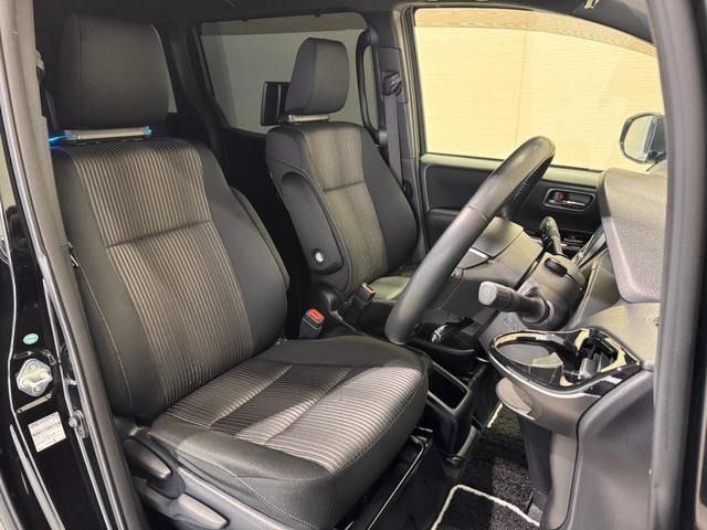 TOYOTA VOXY HYBRID 2018 Image 31