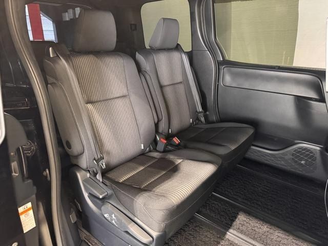 TOYOTA VOXY HYBRID 2018 Image 31