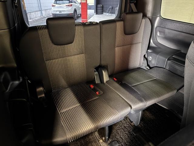 TOYOTA VOXY HYBRID 2018 Image 31