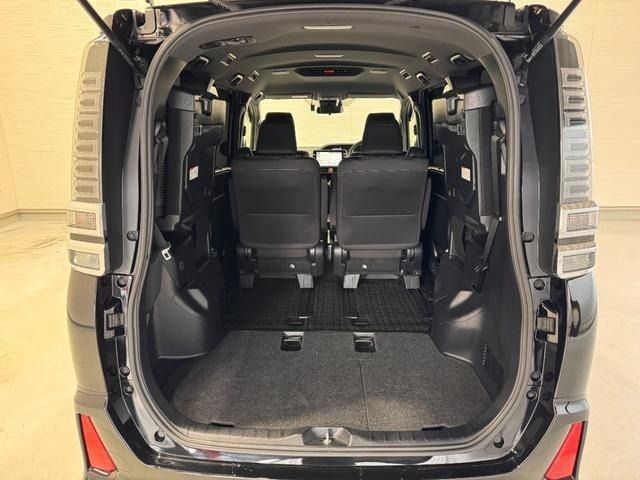 TOYOTA VOXY HYBRID 2018 Image 31