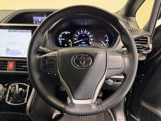 TOYOTA VOXY HYBRID 2018 Image 31