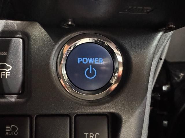 TOYOTA VOXY HYBRID 2018 Image 31