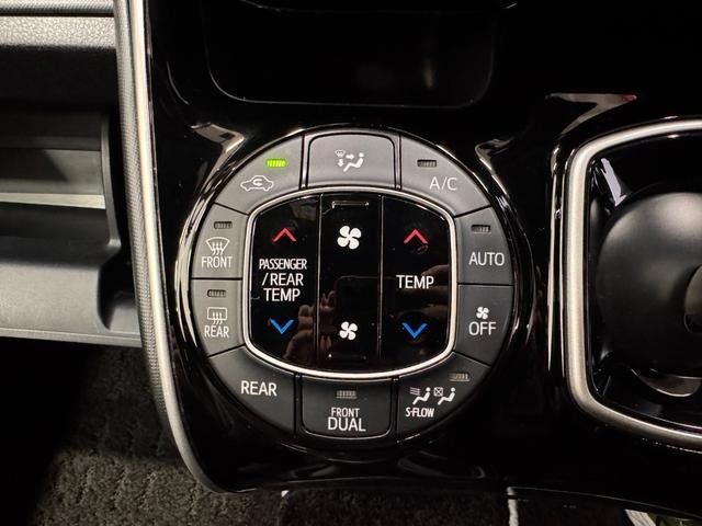 TOYOTA VOXY HYBRID 2018 Image 31