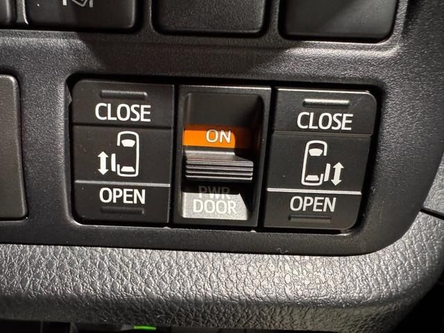 TOYOTA VOXY HYBRID 2018 Image 31