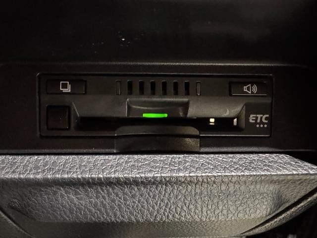 TOYOTA VOXY HYBRID 2018 Image 31