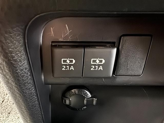 TOYOTA VOXY HYBRID 2018 Image 31