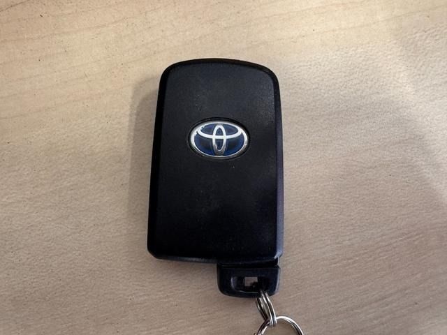 TOYOTA VOXY HYBRID 2018 Image 31