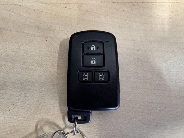 TOYOTA VOXY HYBRID 2018 Image 31