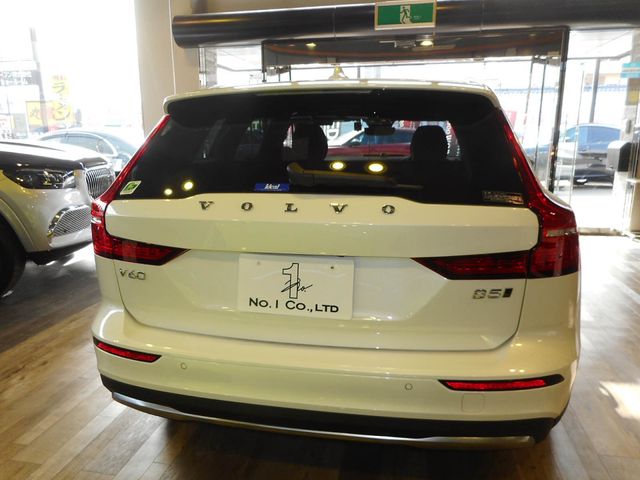 VOLVO V60 CROSS COUN 2025 Image 31