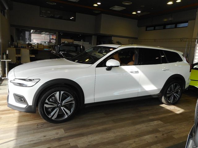 VOLVO V60 CROSS COUN 2025 Image 31