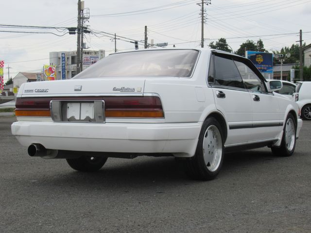 NISSAN CEDRIC HARDTOP 1988 Image 31