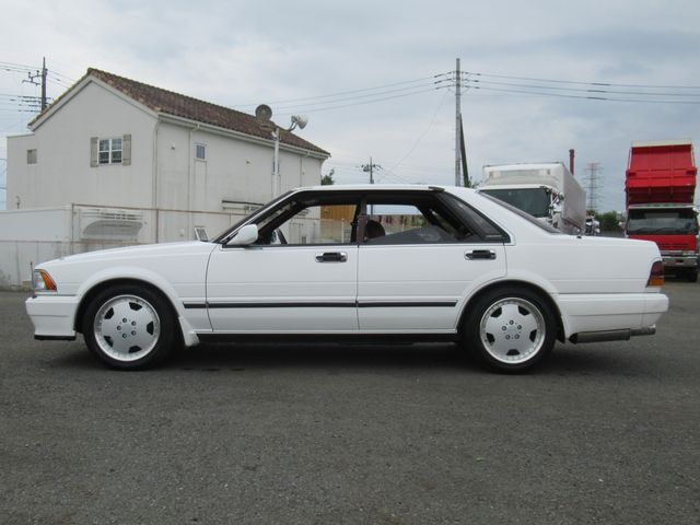 NISSAN CEDRIC HARDTOP 1988 Image 31