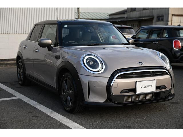 BMW MINI COOPER D 5DOOR 2022 Image 31