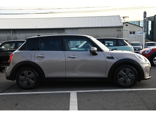 BMW MINI COOPER D 5DOOR 2022 Image 31