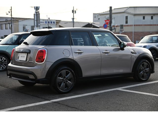 BMW MINI COOPER D 5DOOR 2022 Image 31