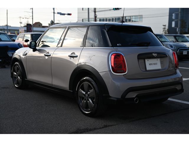 BMW MINI COOPER D 5DOOR 2022 Image 31