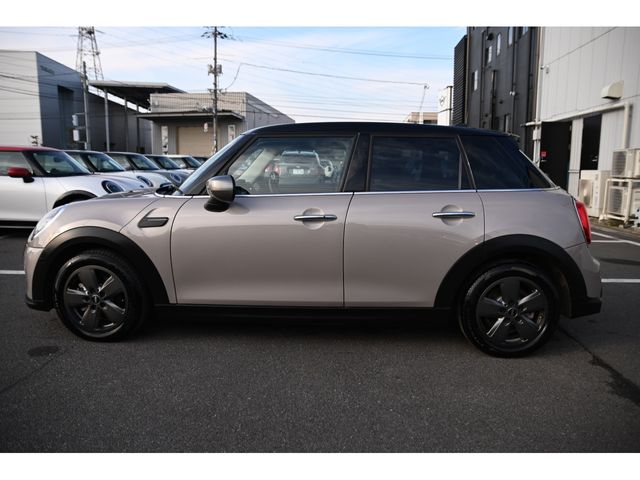 BMW MINI COOPER D 5DOOR 2022 Image 31