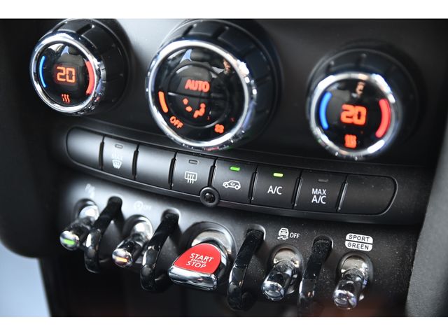 BMW MINI COOPER D 5DOOR 2022 Image 31