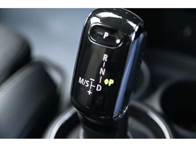 BMW MINI COOPER D 5DOOR 2022 Image 31