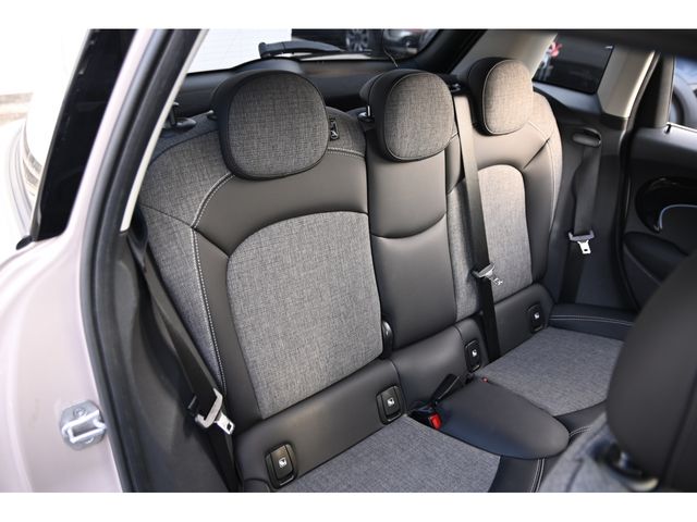 BMW MINI COOPER D 5DOOR 2022 Image 31