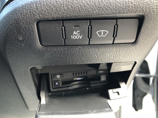 TOYOTA LEXUS ES300H 2019 Image 31