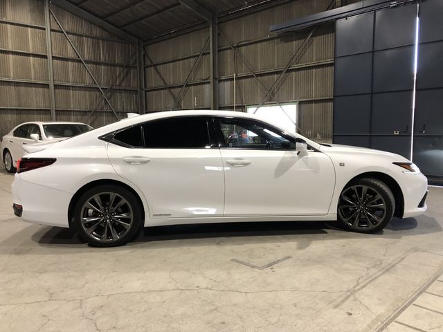 TOYOTA LEXUS ES300H 2019 Image 31