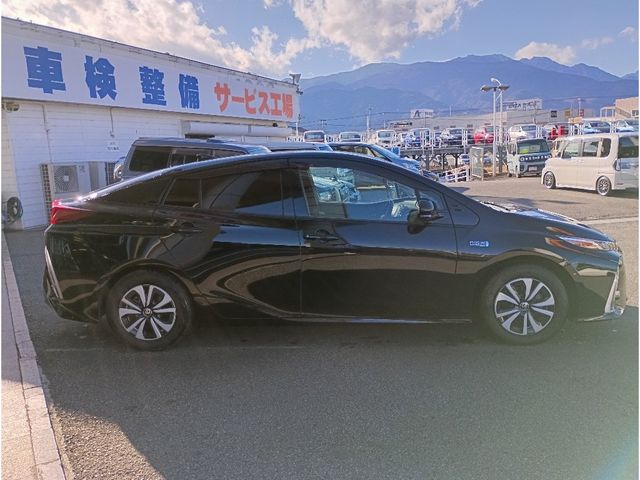TOYOTA PRIUS PHV 2019 Image 31
