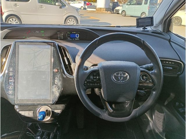 TOYOTA PRIUS PHV 2019 Image 31
