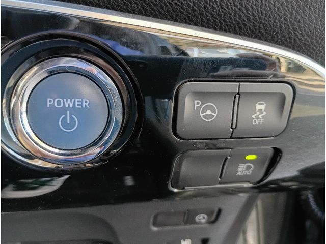 TOYOTA PRIUS PHV 2019 Image 31