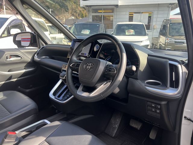 TOYOTA NOAH HYBRID 2022 Image 31