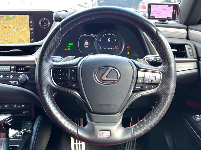 TOYOTA LEXUS ES300H 2019 Image 31