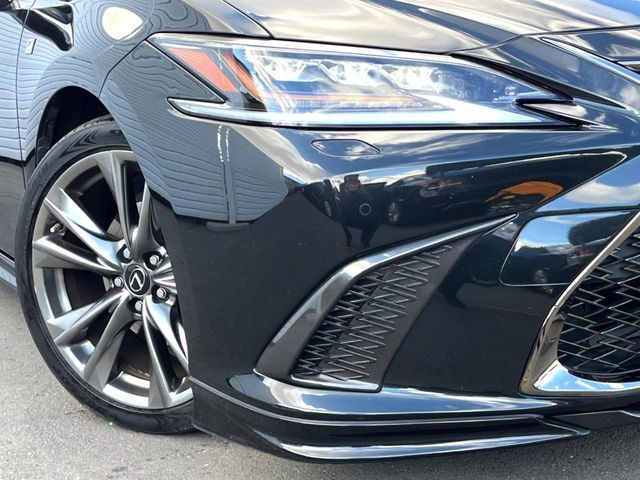 TOYOTA LEXUS ES300H 2019 Image 31