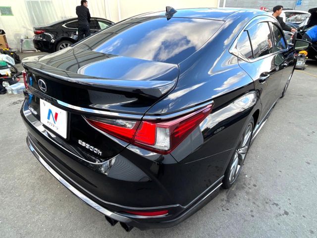 TOYOTA LEXUS ES300H 2019 Image 31