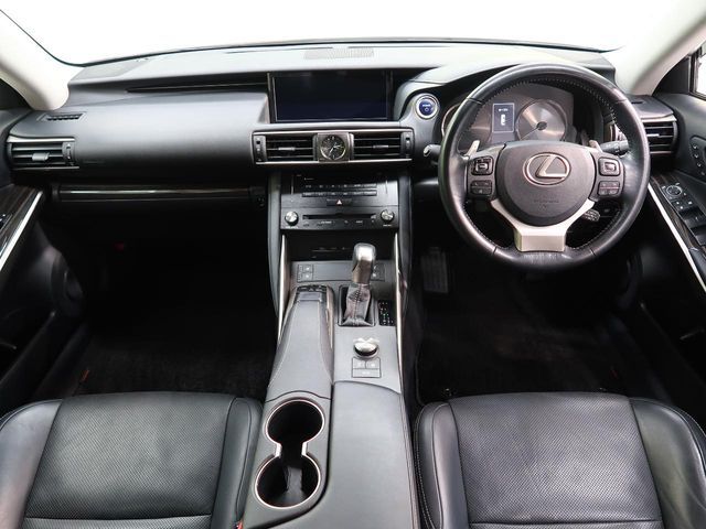 TOYOTA LEXUS IS300H 2017 Image 31