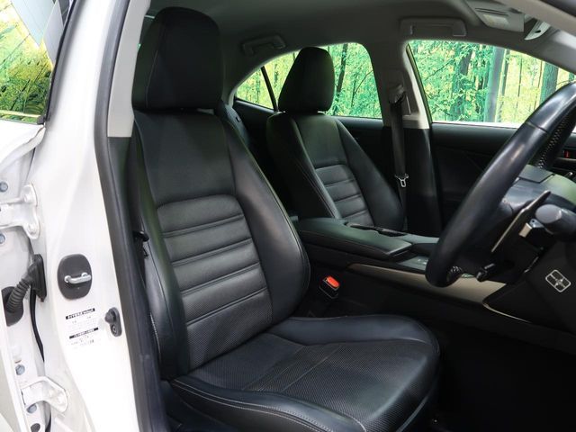 TOYOTA LEXUS IS300H 2017 Image 31