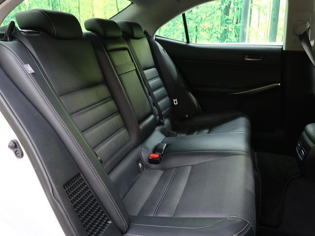 TOYOTA LEXUS IS300H 2017 Image 31