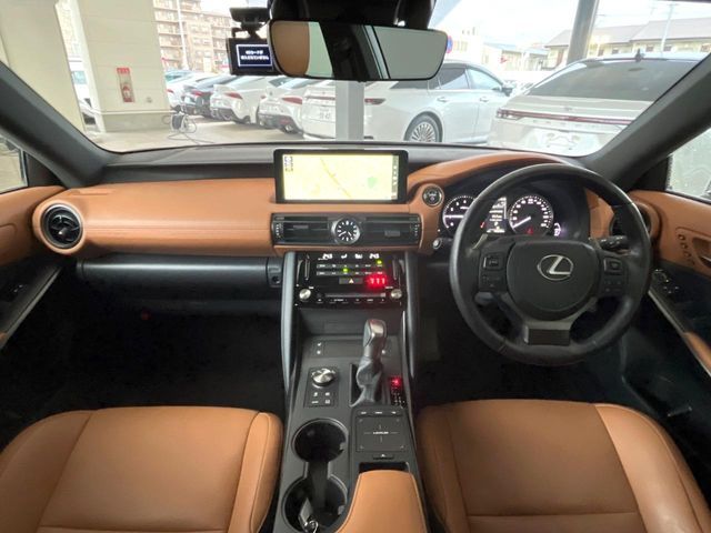 TOYOTA LEXUS IS300H 2023 Image 31