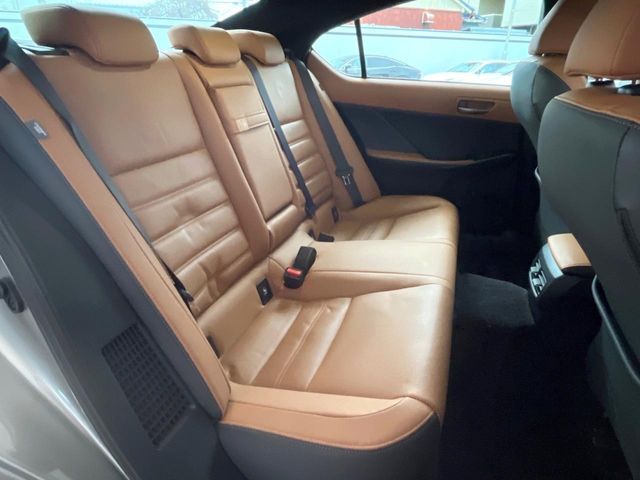 TOYOTA LEXUS IS300H 2023 Image 31