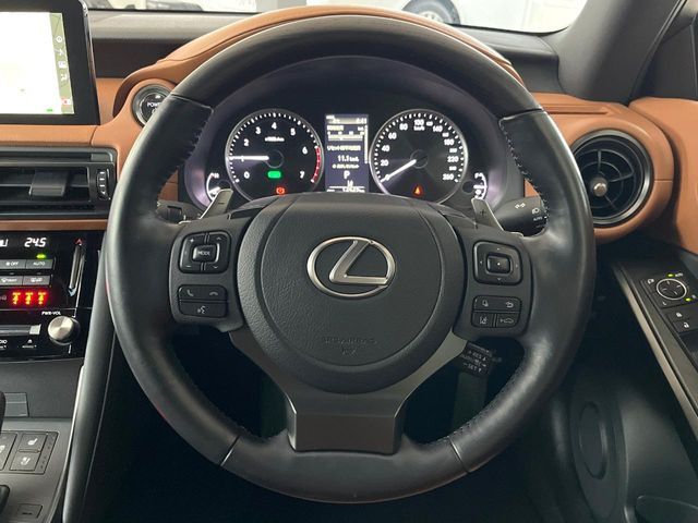 TOYOTA LEXUS IS300H 2023 Image 31