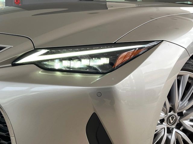 TOYOTA LEXUS IS300H 2023 Image 31