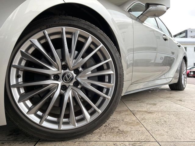 TOYOTA LEXUS IS300H 2023 Image 31